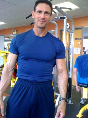 mikeatworldgymmlissa2009.JPG